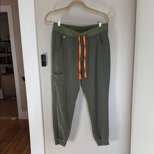 Figs moss jogger scrubs